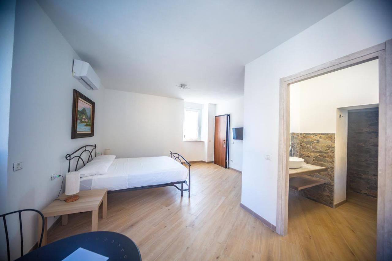 Around Lago Maggiore Rooms Reno Di Leggiuno Eksteriør bilde