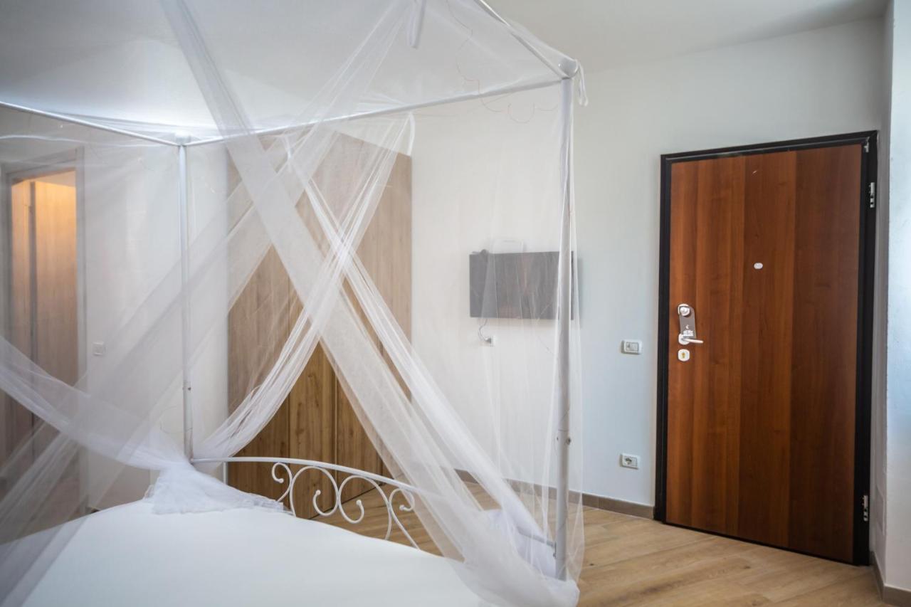Around Lago Maggiore Rooms Reno Di Leggiuno Eksteriør bilde